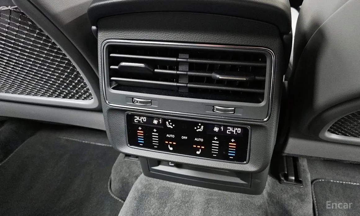 Фото 19 - Audi Q8