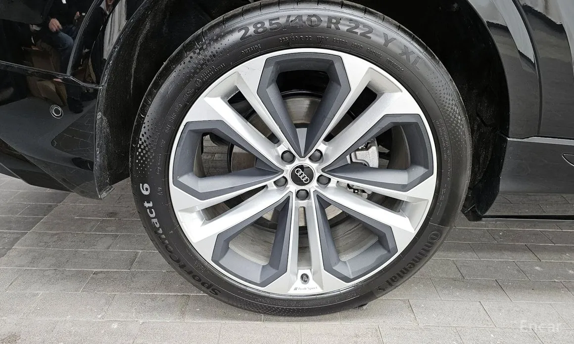 Фото 5 - Audi Q8