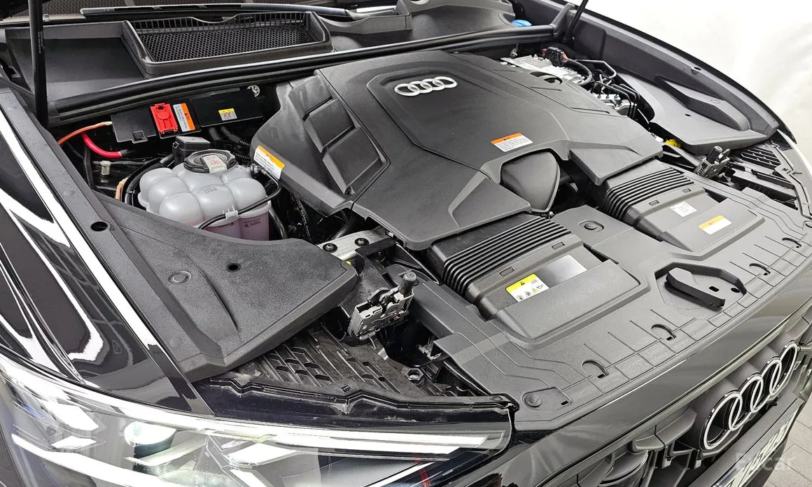 Фото 6 - Audi Q8