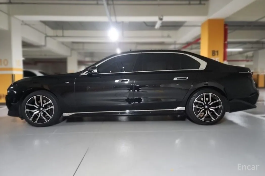 Фото 3 - BMW 7 Series