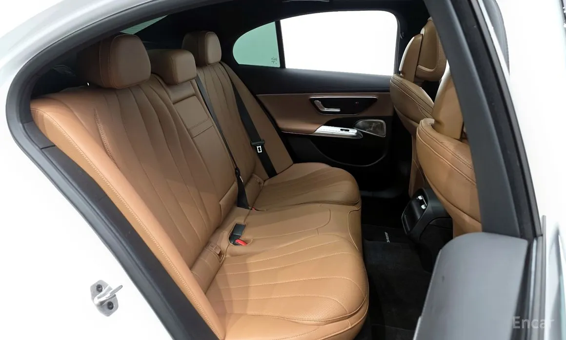 Фото 12 - Mercedes-Benz E-Class