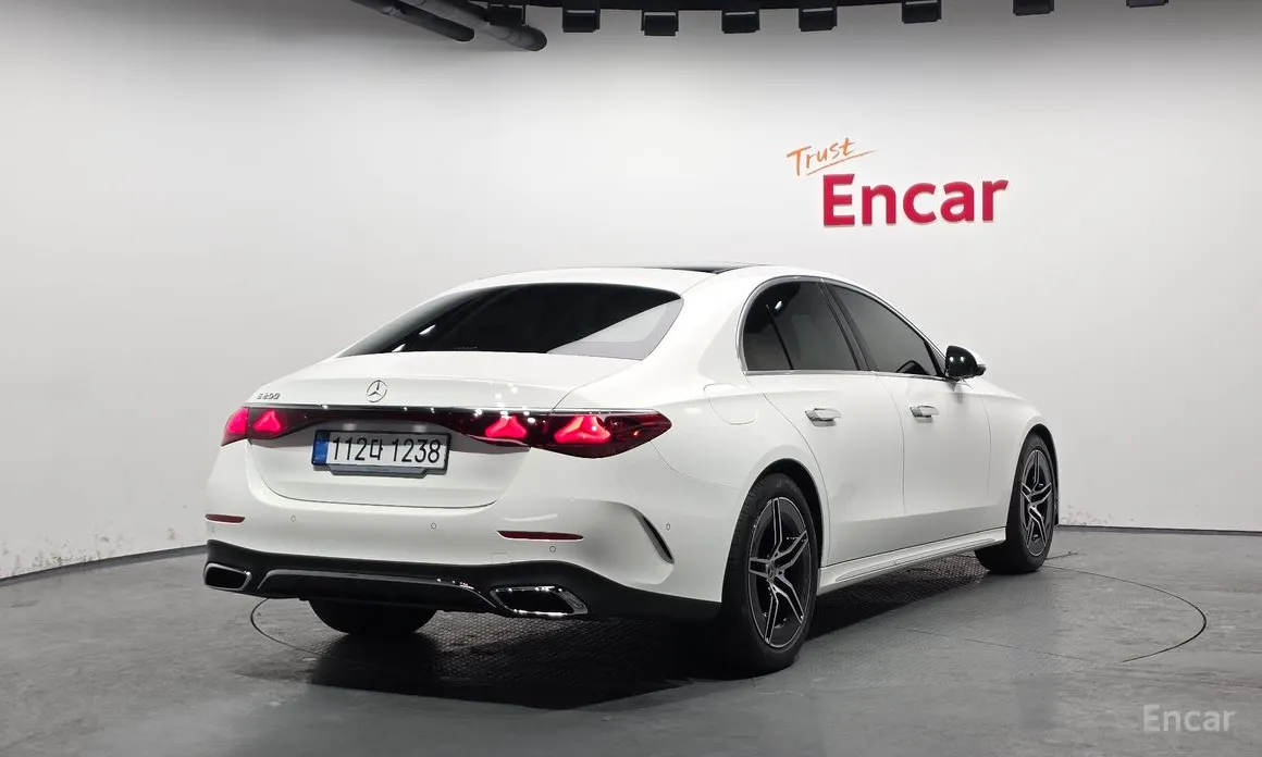 Фото 2 - Mercedes-Benz E-Class