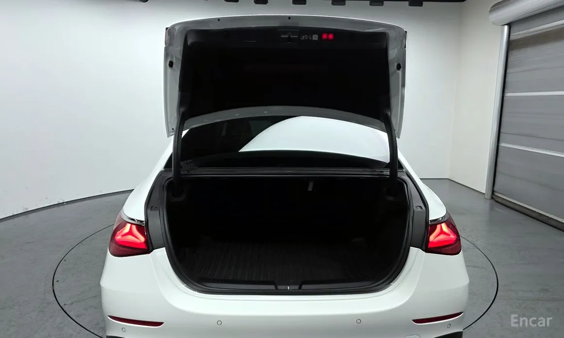 Фото 20 - Mercedes-Benz E-Class