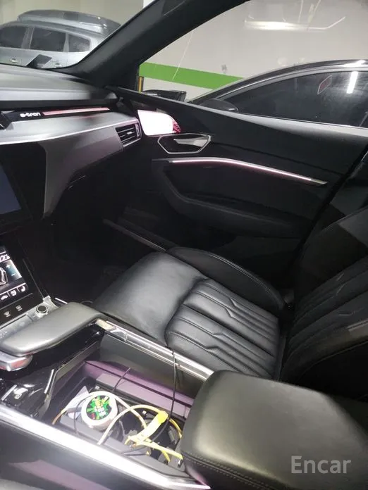 Фото 11 - Audi e-tron