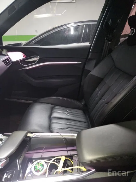 Фото 13 - Audi e-tron