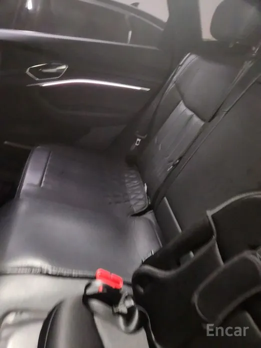 Фото 16 - Audi e-tron