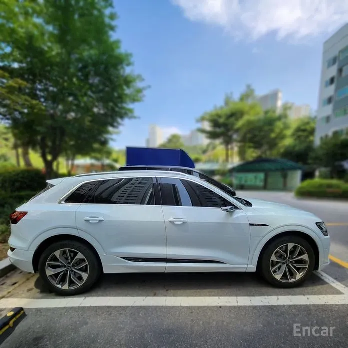 Фото 5 - Audi e-tron