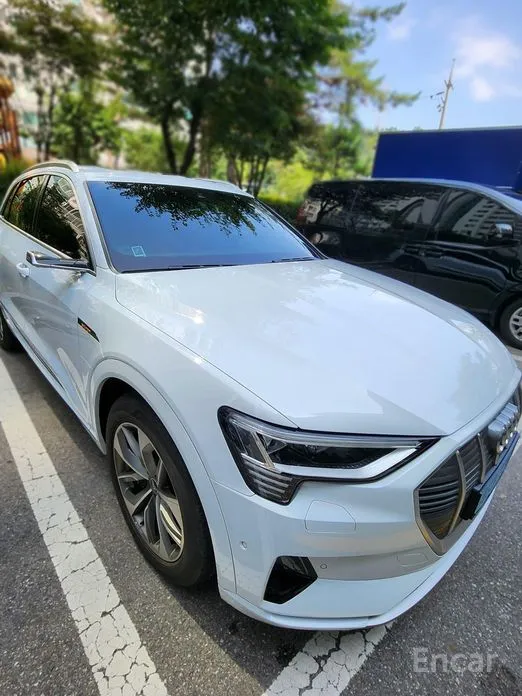 Фото 6 - Audi e-tron