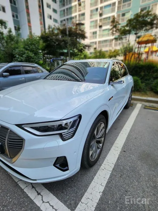 Фото 9 - Audi e-tron