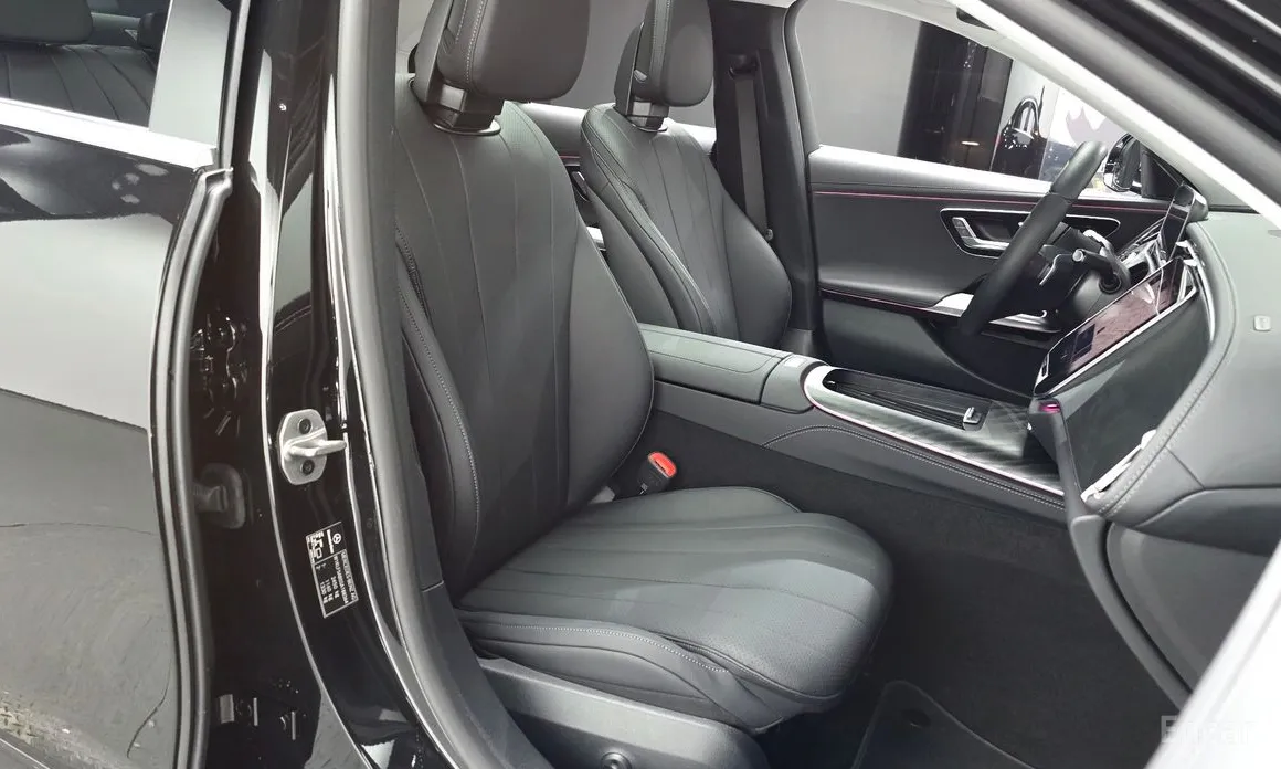 Photo 10 - Mercedes-Benz E-Class