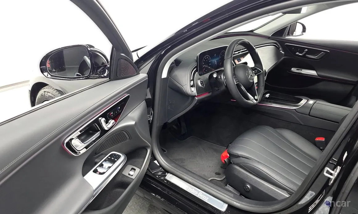 Photo 11 - Mercedes-Benz E-Class