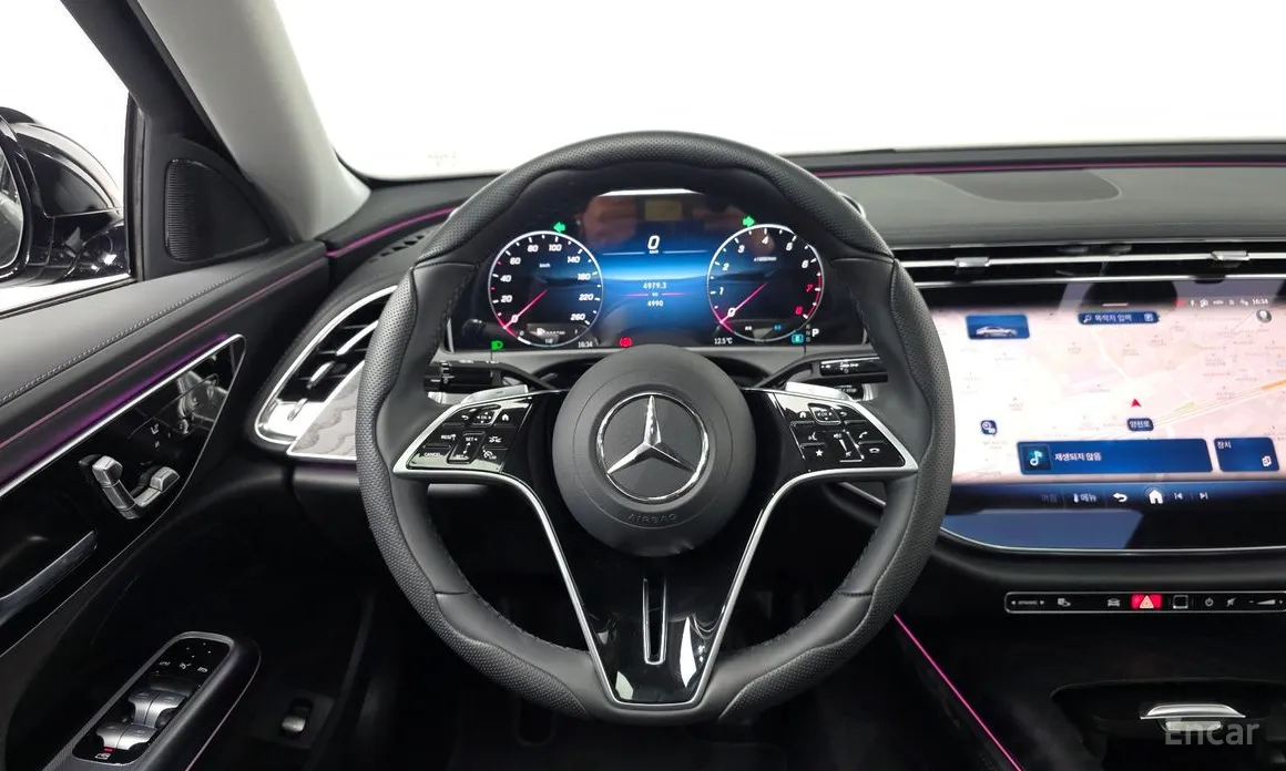 Photo 13 - Mercedes-Benz E-Class