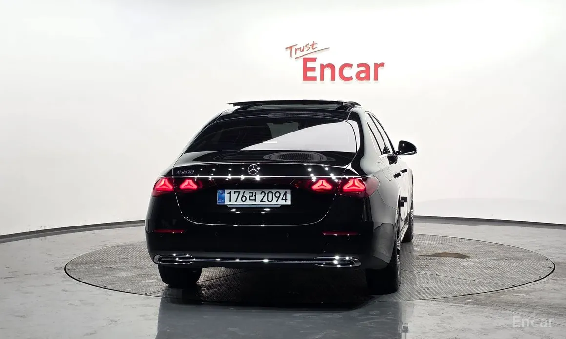 Photo 4 - Mercedes-Benz E-Class