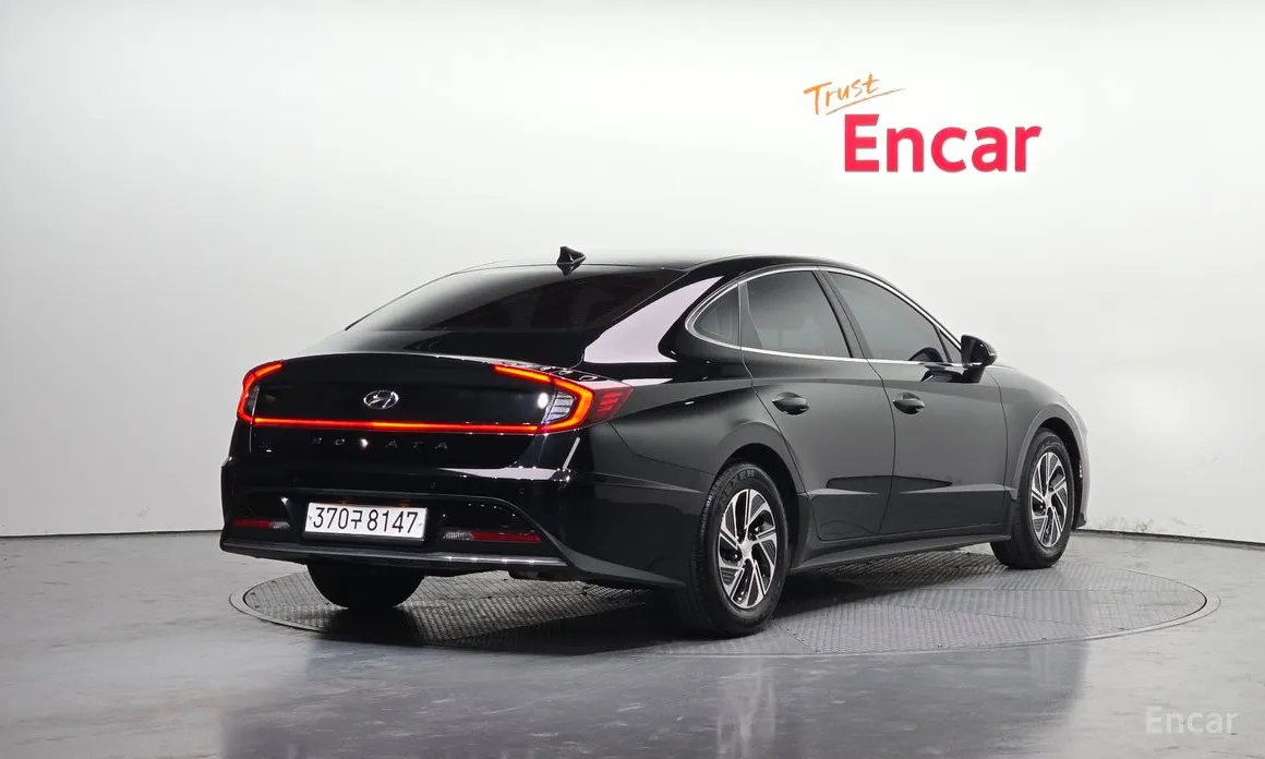 Фото 2 - Hyundai Sonata