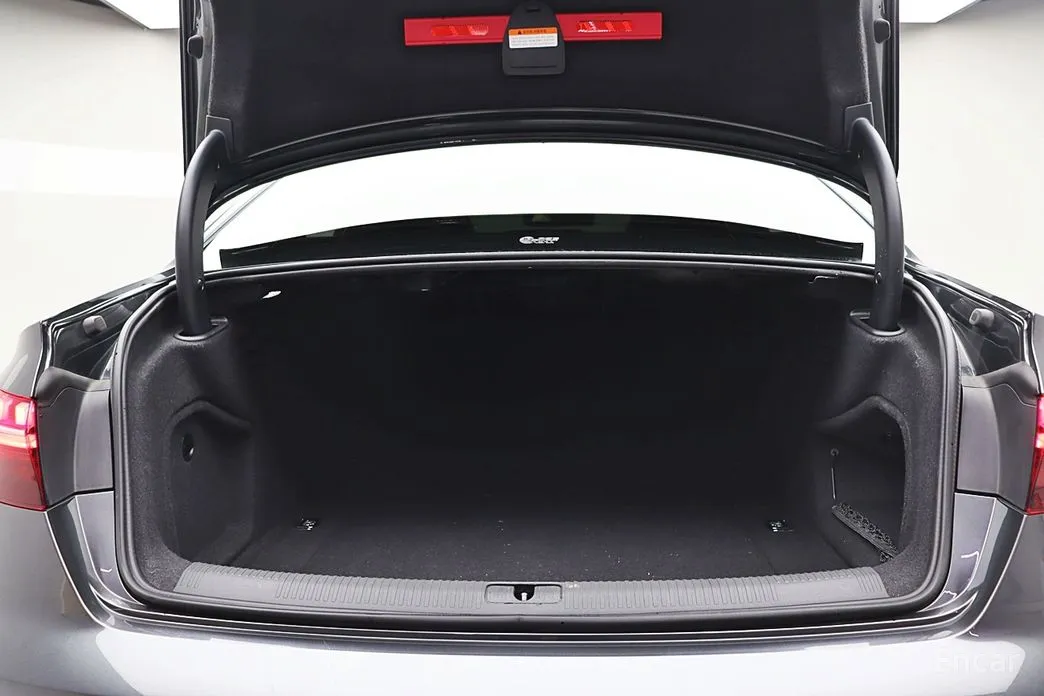 Фото 16 - Audi A4