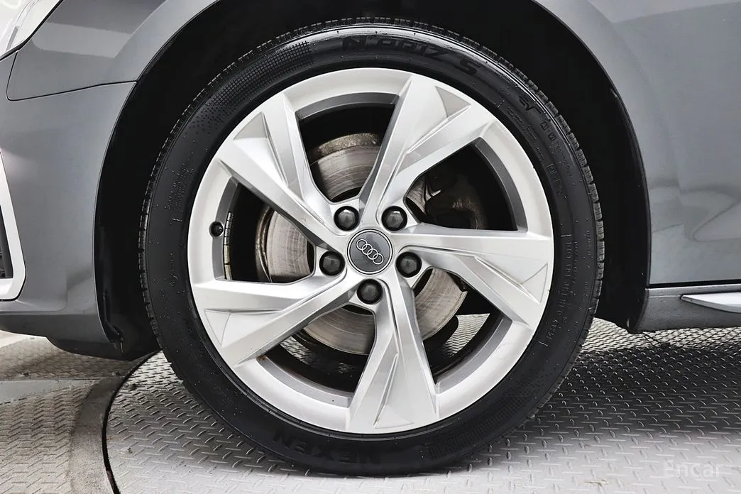 Фото 5 - Audi A4