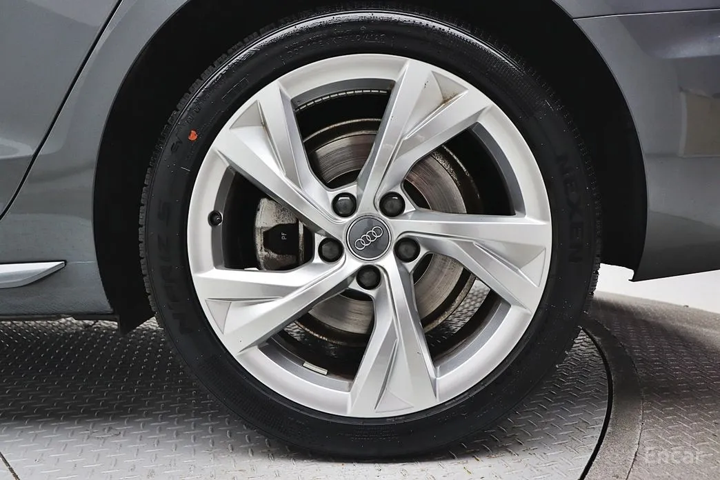 Фото 6 - Audi A4