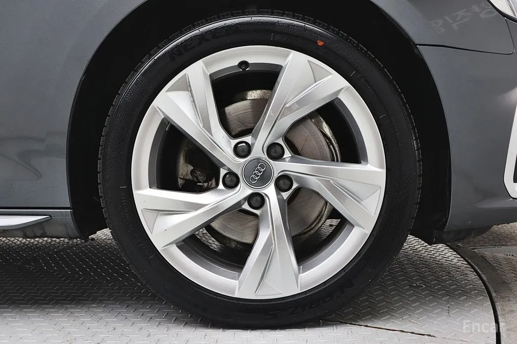 Фото 7 - Audi A4