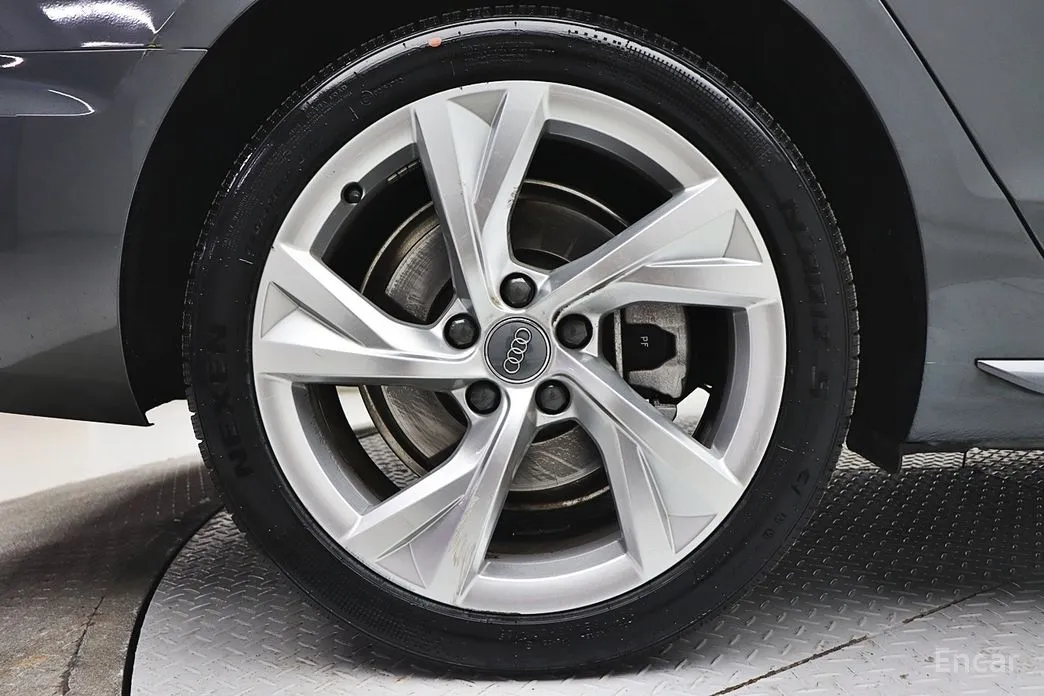 Фото 8 - Audi A4