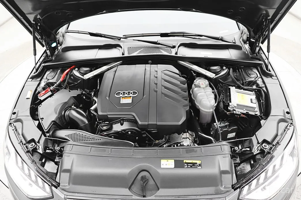 Фото 9 - Audi A4