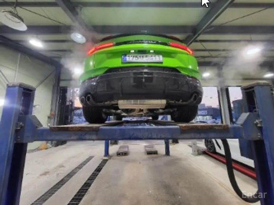 Фото 2 - Lamborghini Urus