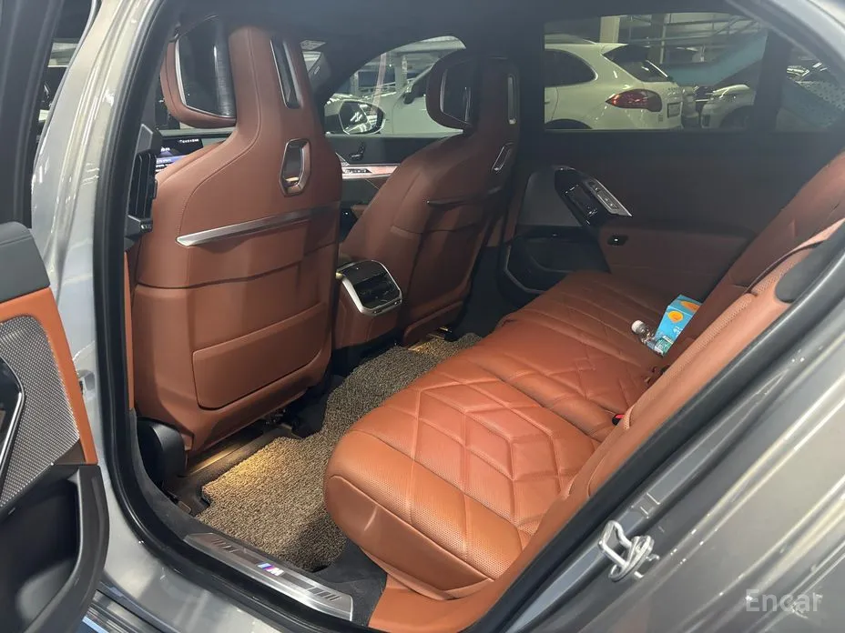 Фото 13 - BMW 7 Series