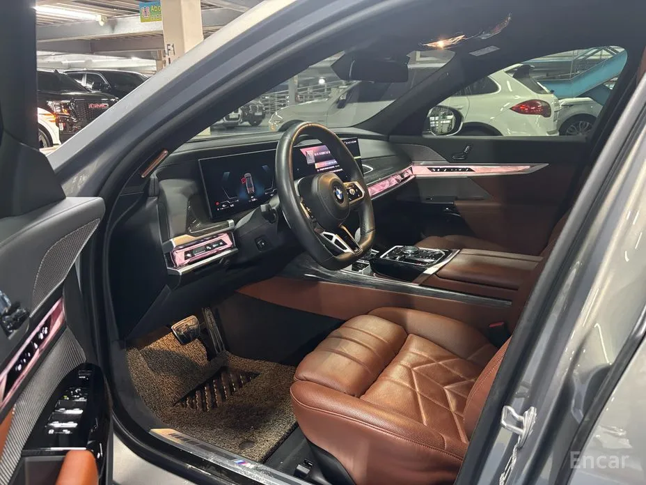 Фото 8 - BMW 7 Series