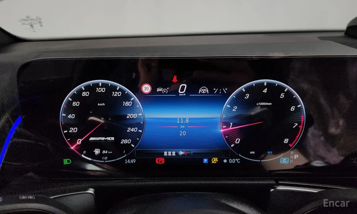 Фото 8 - Mercedes-Benz GLB-Class