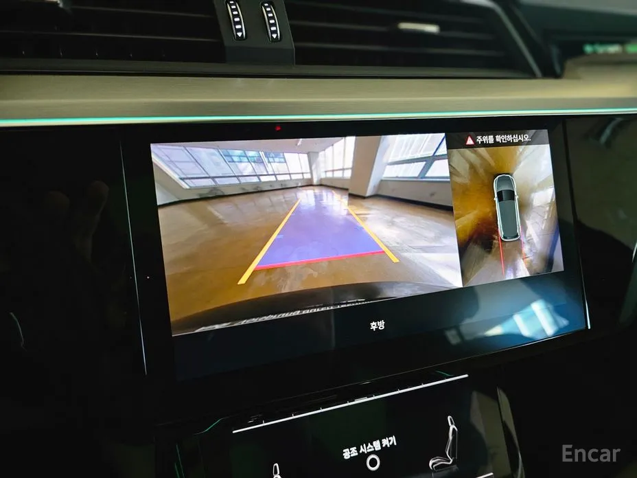 Фото 13 - Audi e-tron