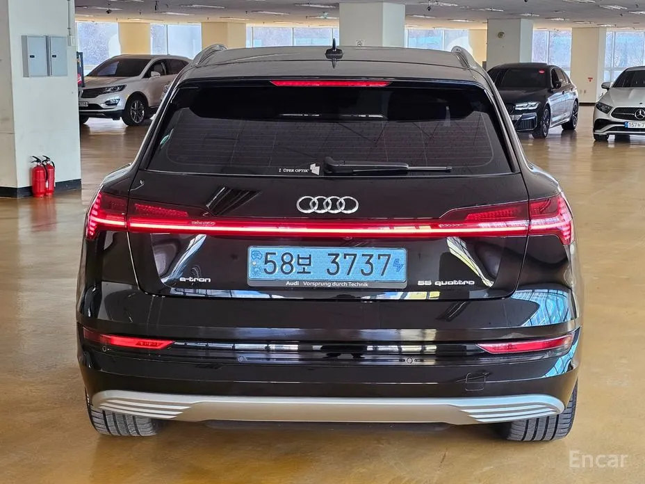 Фото 3 - Audi e-tron