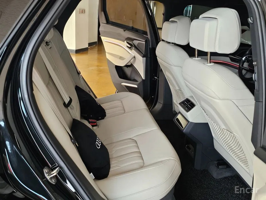 Фото 9 - Audi e-tron