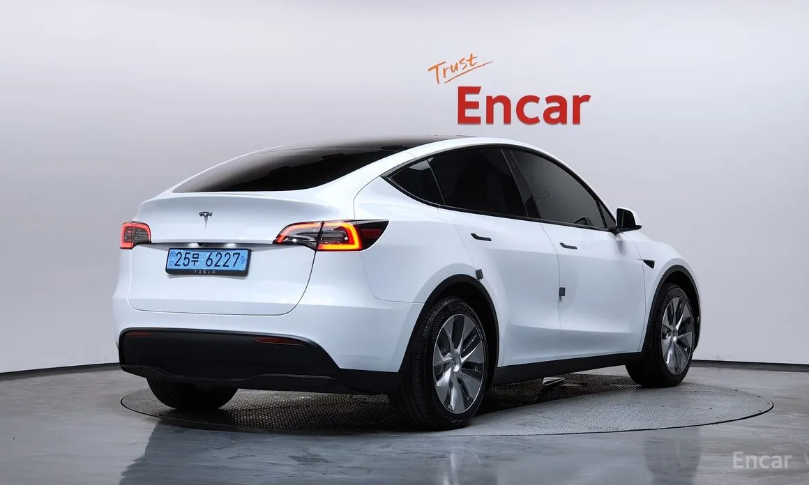 Фото 2 - Tesla Model Y