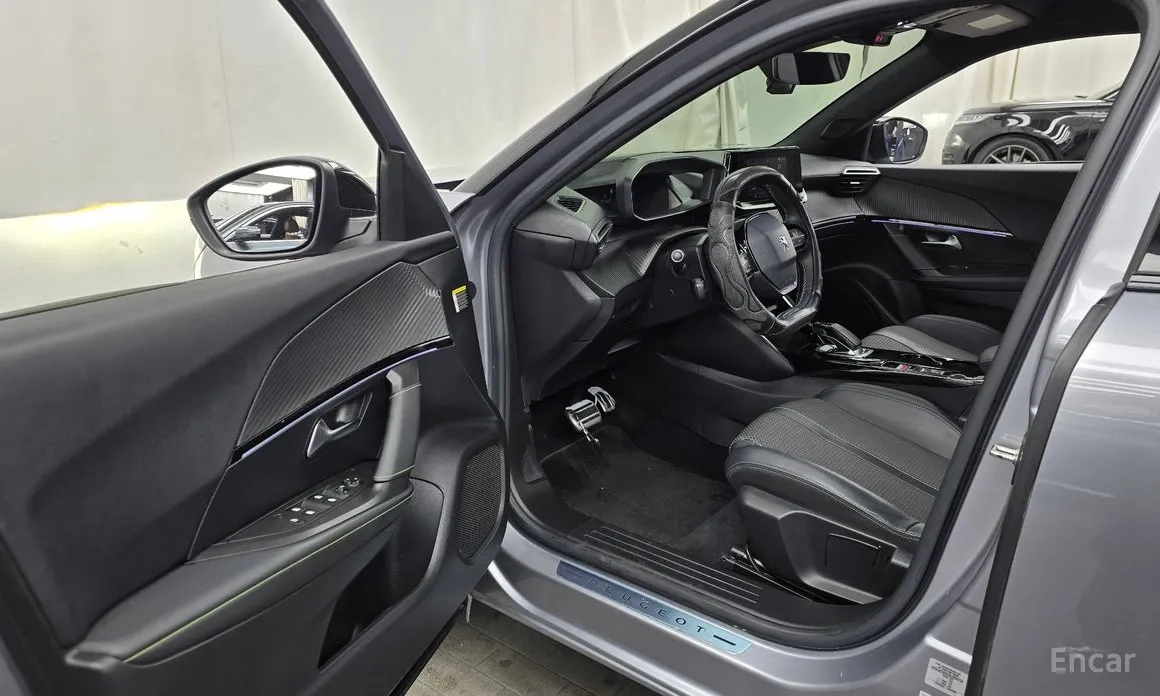 Фото 10 - Peugeot 2008