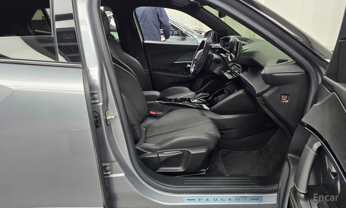 Фото 11 - Peugeot 2008