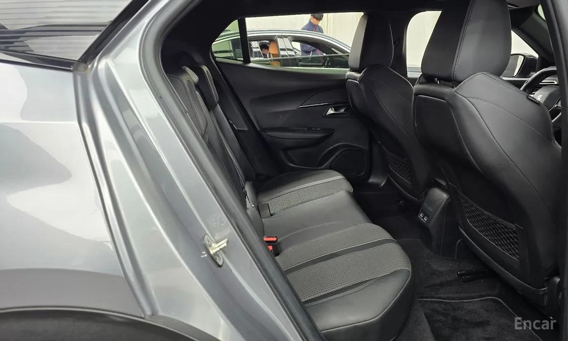 Фото 12 - Peugeot 2008