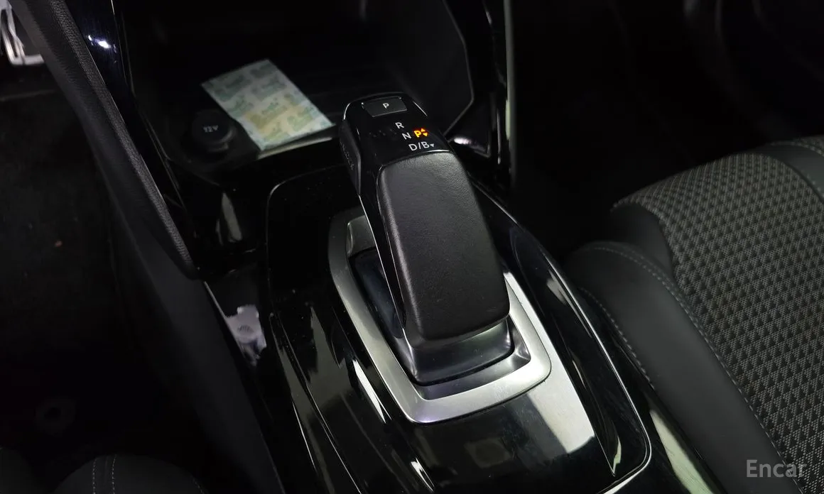 Фото 9 - Peugeot 2008