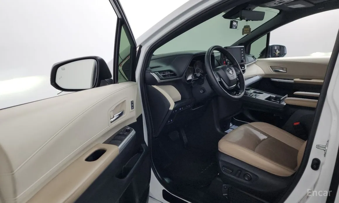 Фото 10 - Toyota Sienna