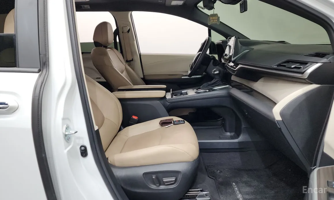 Фото 11 - Toyota Sienna