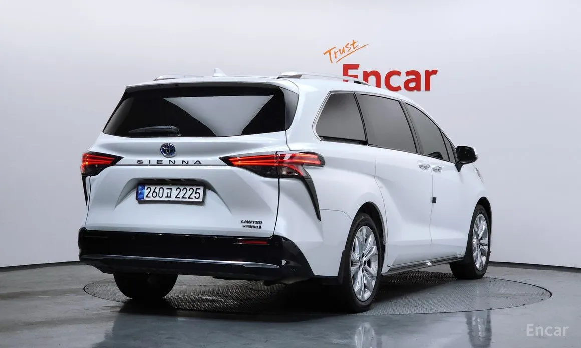 Фото 2 - Toyota Sienna