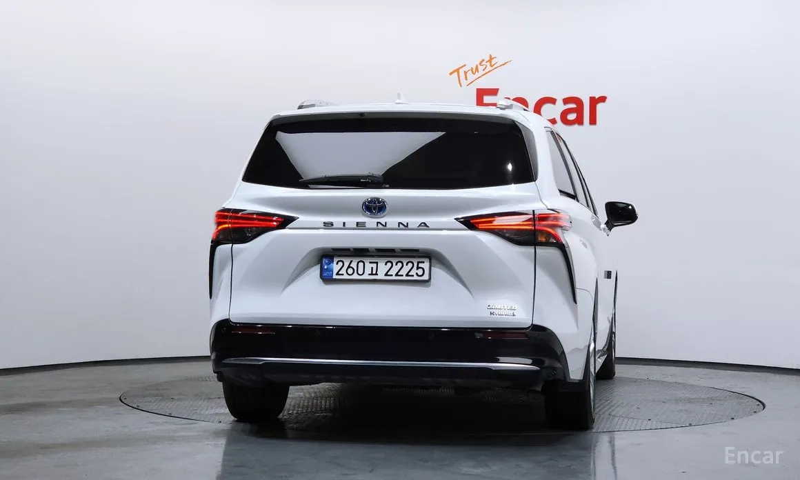 Фото 4 - Toyota Sienna