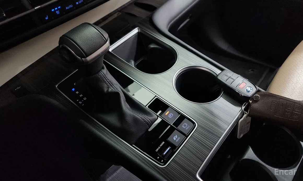 Фото 9 - Toyota Sienna