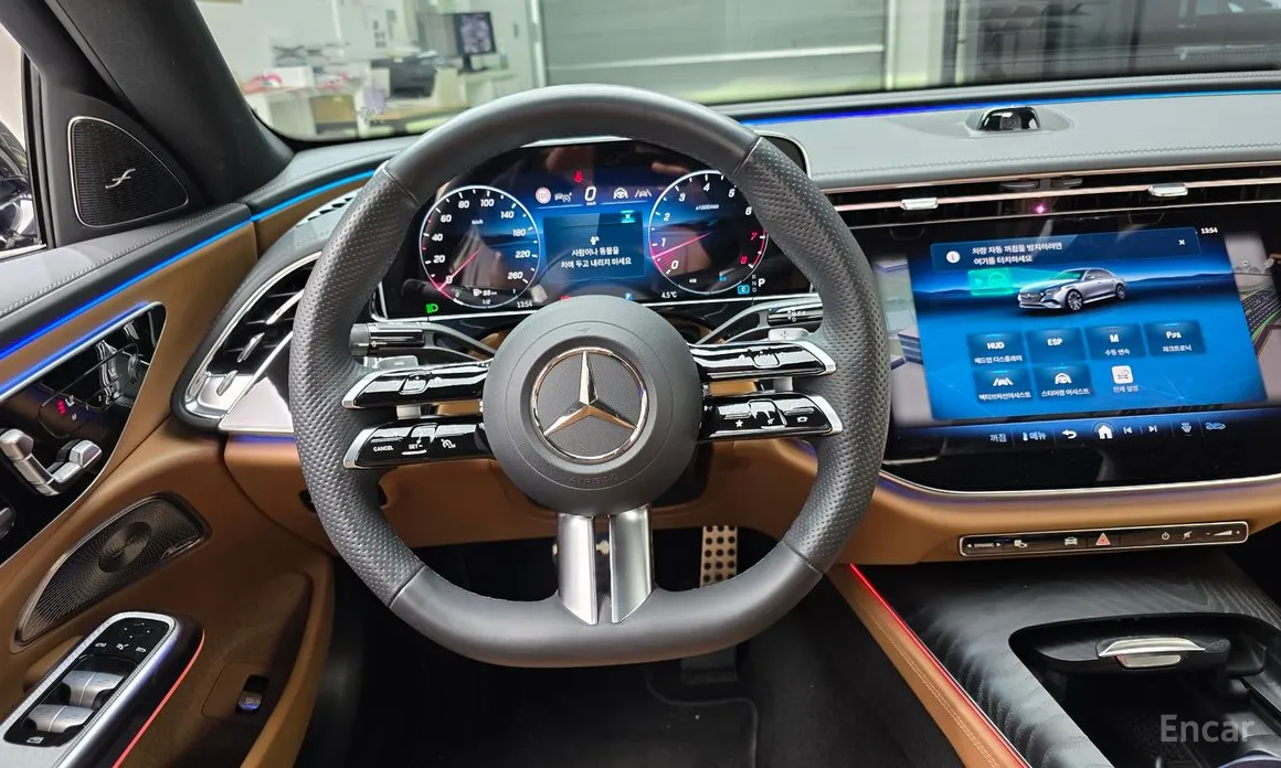 Фото 13 - Mercedes-Benz E-Class