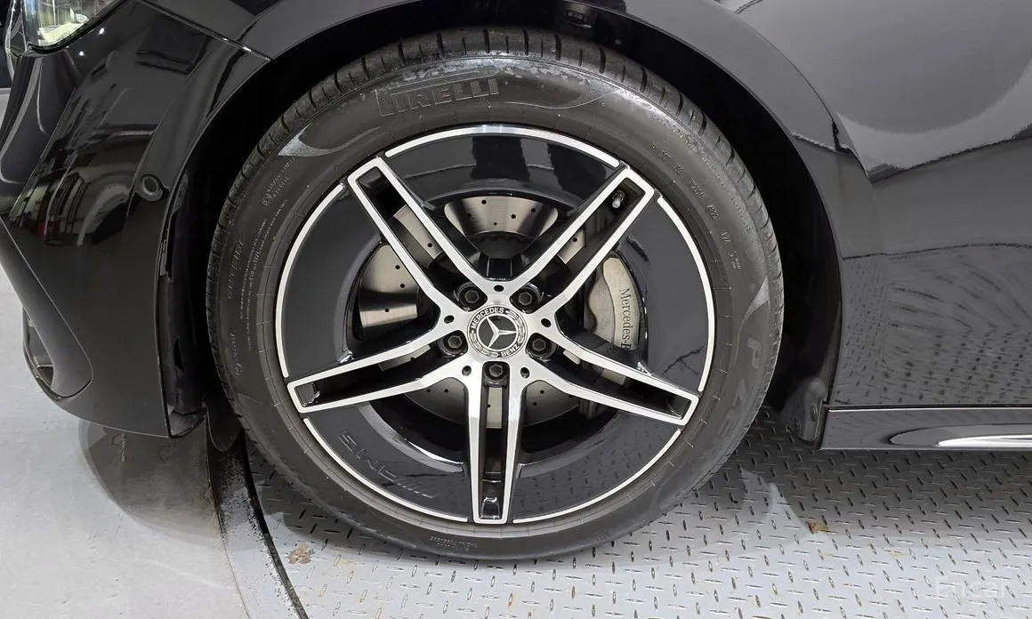 Фото 5 - Mercedes-Benz E-Class