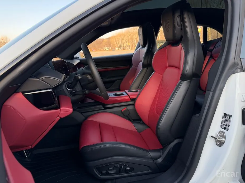 Фото 10 - Porsche Taycan