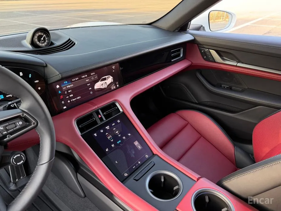 Фото 11 - Porsche Taycan