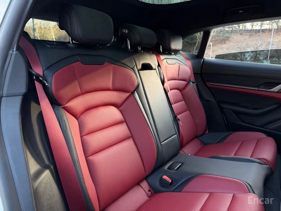 Фото 14 - Porsche Taycan