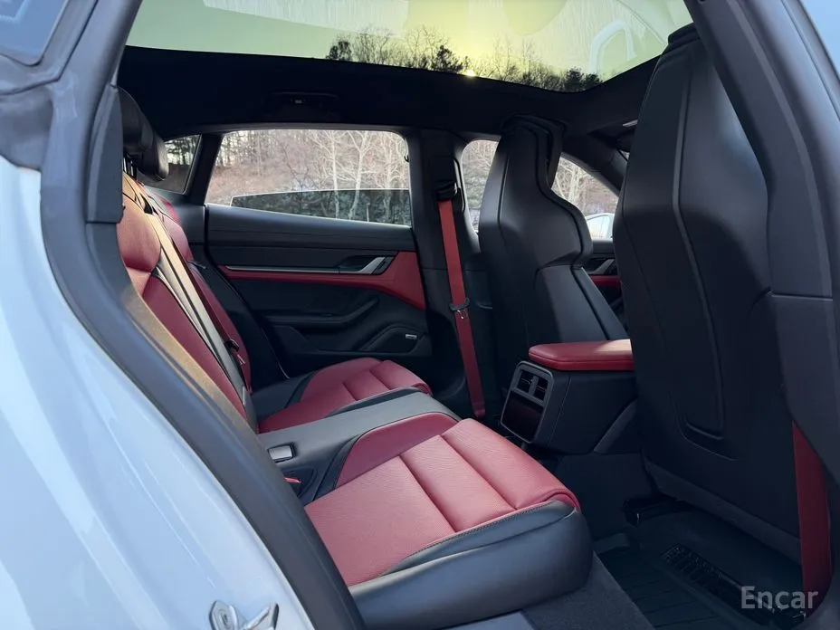 Фото 18 - Porsche Taycan