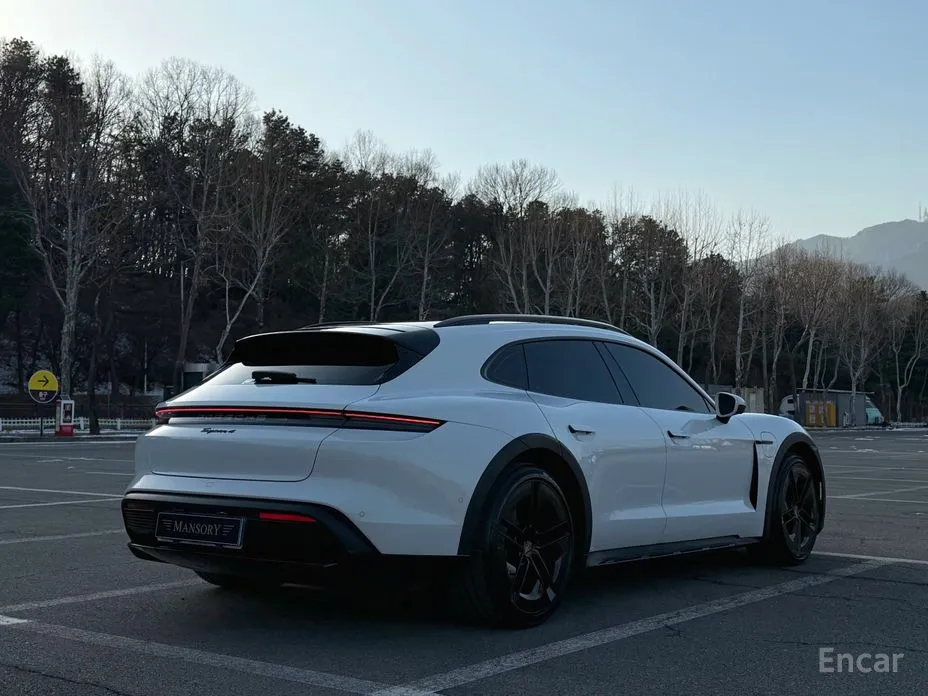 Фото 2 - Porsche Taycan
