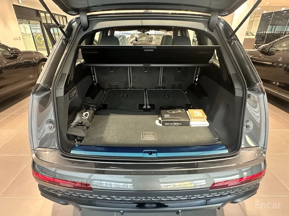 Фото 15 - Audi Q7