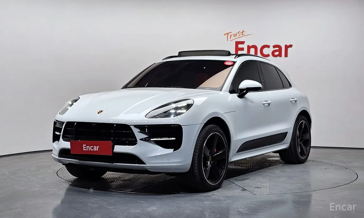 Фото 1 - Porsche Macan